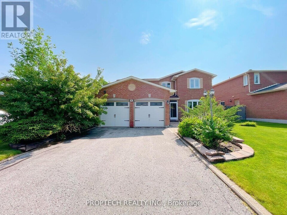 30 Coates Crescent in Richmond Hill, ON - Building Photo