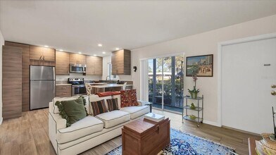 2304 Ringling Blvd in Sarasota, FL - Building Photo - Building Photo