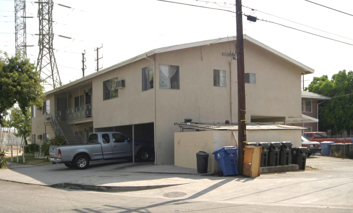 5840 Cartwright Ave in North Hollywood, CA - Building Photo