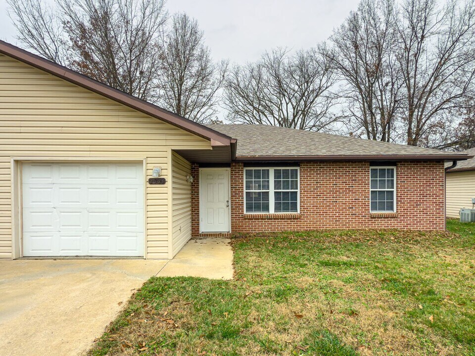 2563-2563 E Morris Dr in Columbia, MO - Building Photo