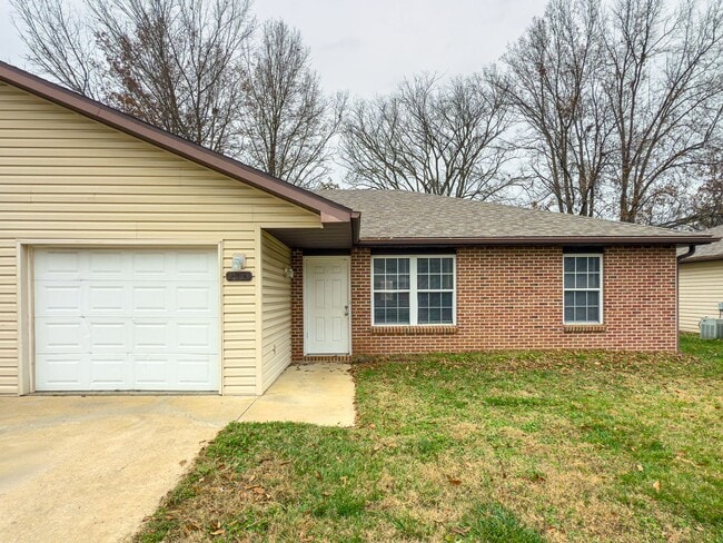 property at 2563-2563 E Morris Dr