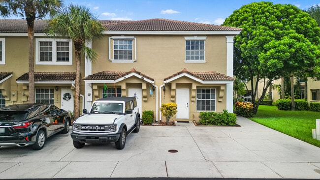 380 SW 122nd Ave in Pembroke Pines, FL - Foto de edificio - Building Photo