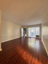 1001 N Curson Ave ( 7609 Romaine ) in Los Angeles, CA - Building Photo - Interior Photo