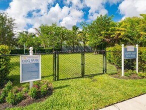 2385 Ariane Dr in Naples, FL - Building Photo - Building Photo