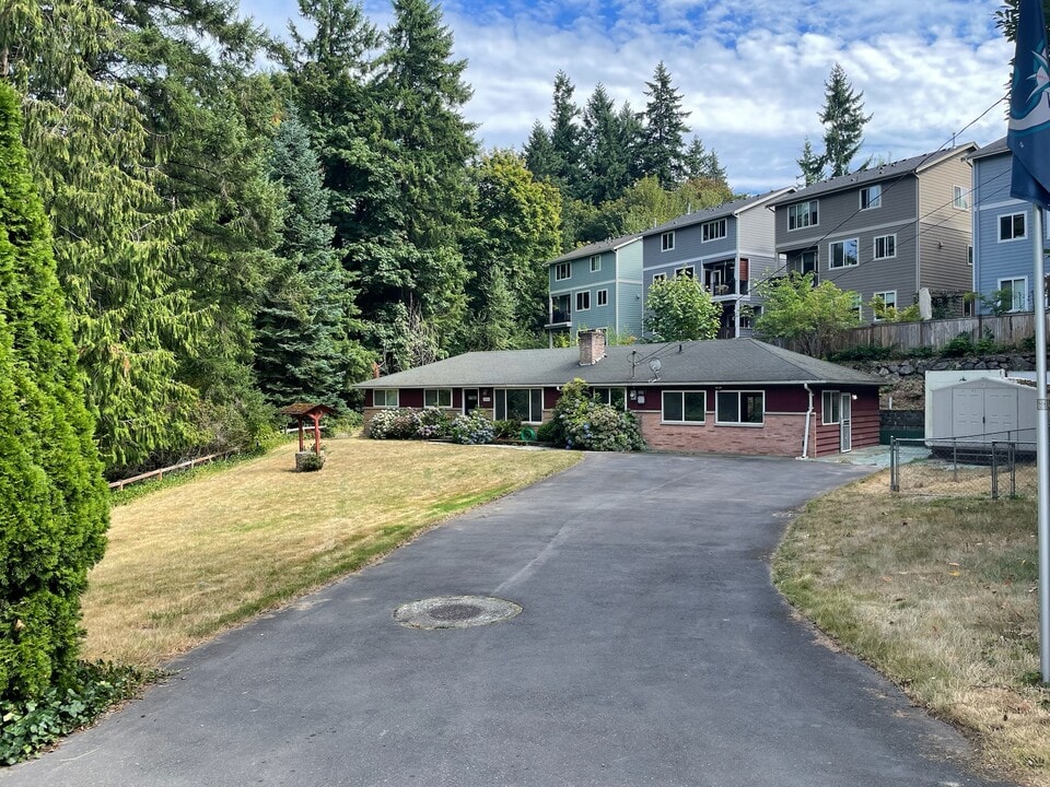 3533 NE 17th Pl in Renton, WA - Foto de edificio