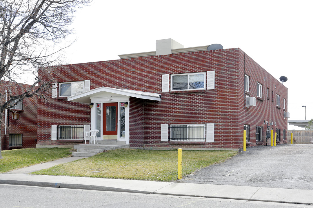 11910 E 14th Ave in Aurora, CO - Building Photo