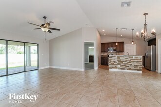 1806 NE 2nd Ave in Cape Coral, FL - Foto de edificio - Building Photo