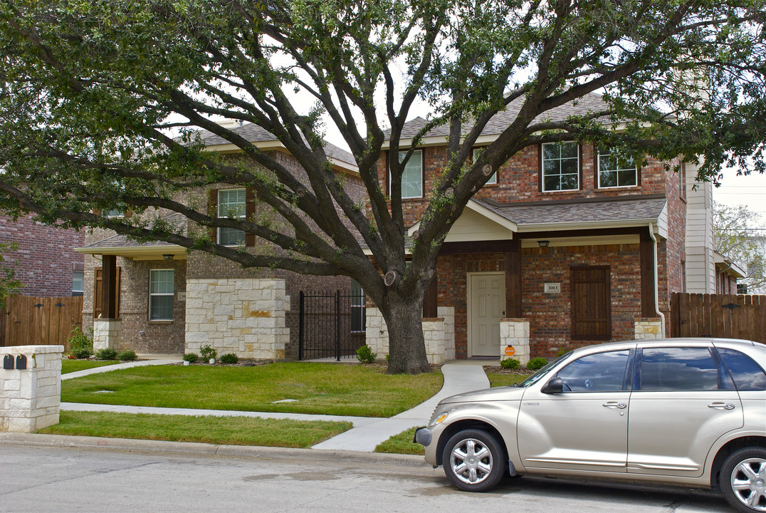 Mammen Park Estates in Irving, TX - Building Photo