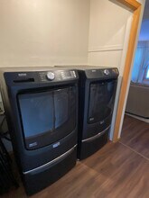 1709 Whitaker St in White Bear Township, MN - Foto de edificio - Building Photo