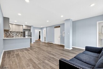 1582 Irving St in Rahway, NJ - Foto de edificio - Building Photo