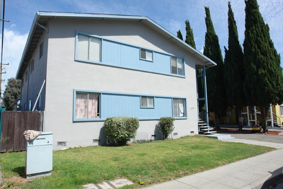 2216 Deborah Dr in Santa Clara, CA - Building Photo