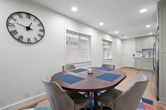 6501 Ravendale Ln in Dallas, TX - Building Photo - Building Photo