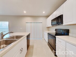 383 Quarry Rock Cir in Poinciana, FL - Foto de edificio - Building Photo