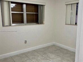 240 SW 76th Ave in Miami, FL - Building Photo - Building Photo