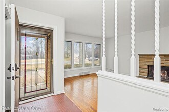 2360 Pine View Dr in West Bloomfield Township, MI - Building Photo - Building Photo