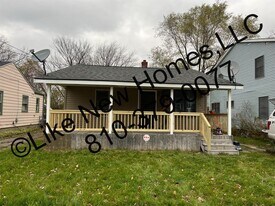 3702 Whitney Ave in Flint, MI - Building Photo