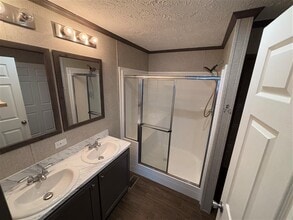 62 Eisenhower St in West Branch, IA - Building Photo - Building Photo