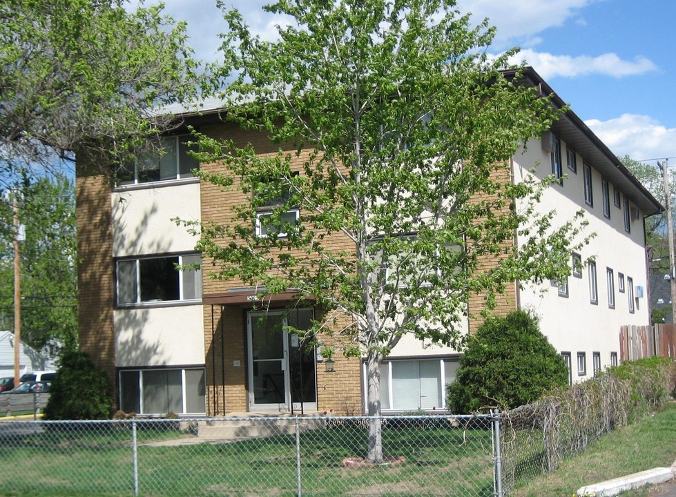 5025 University Ave NE in Columbia Heights, MN - Foto de edificio