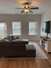 6996 Zaniah Rd in Atlanta, GA - Foto de edificio - Building Photo