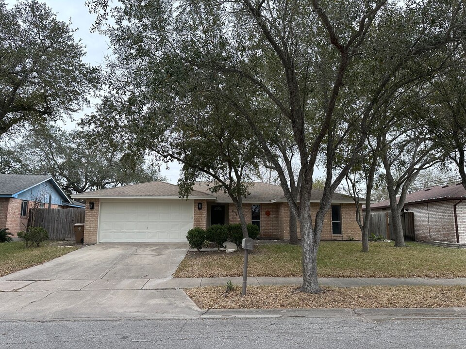 6118 Locke Ln in Corpus Christi, TX - Building Photo