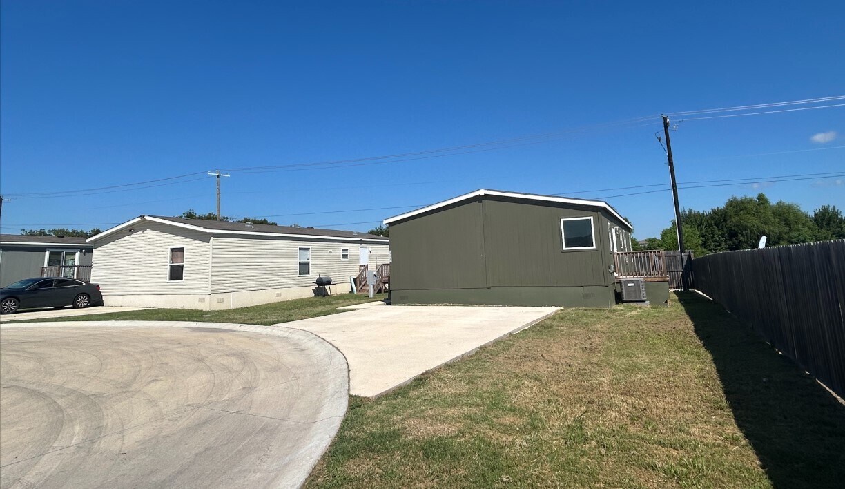 113 Atakapa Ct in Jarrell, TX - Building Photo