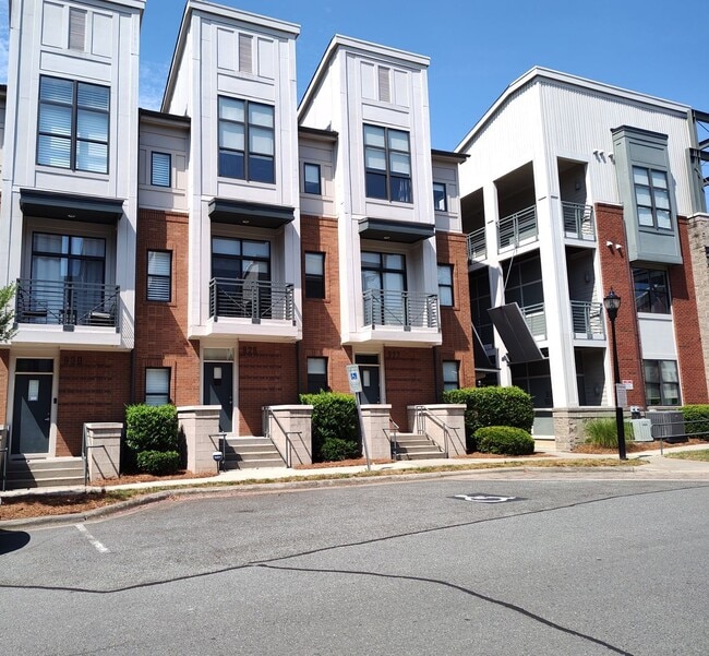 property at 926 E 8th St