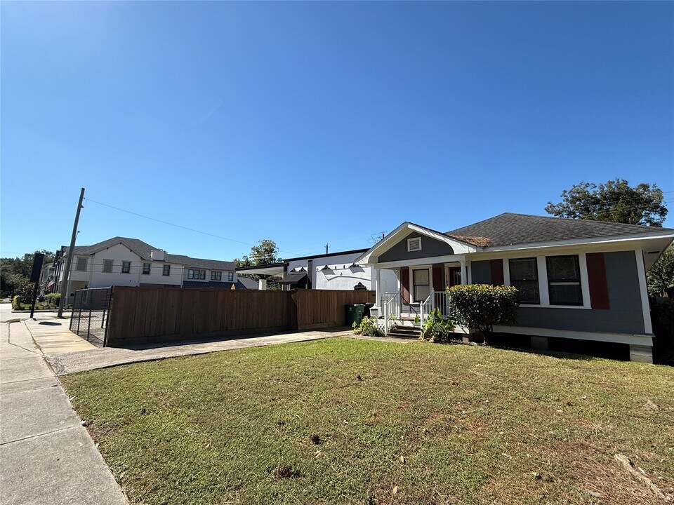 1103 Harvard St in Houston, TX - Building Photo