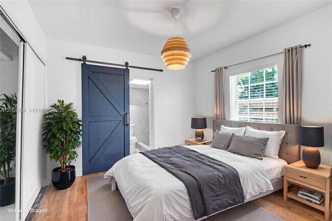 10 Century Ln in Miami Beach, FL - Building Photo - Building Photo