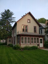 2526 NE Taylor St, Unit Lower in Minneapolis, MN - Building Photo