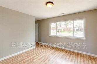 2697 McKelvey Rd in Maryland Heights, MO - Building Photo - Building Photo