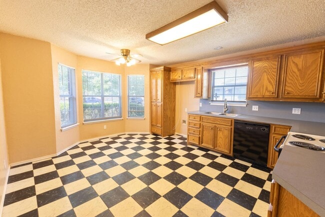 6115 8th St in Lubbock, TX - Building Photo - Building Photo