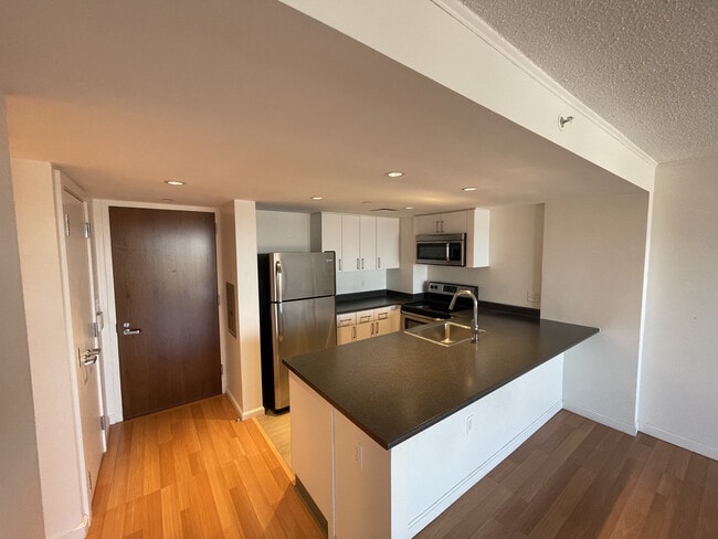 Harvard Towers in Cambridge, MA - Foto de edificio - Building Photo