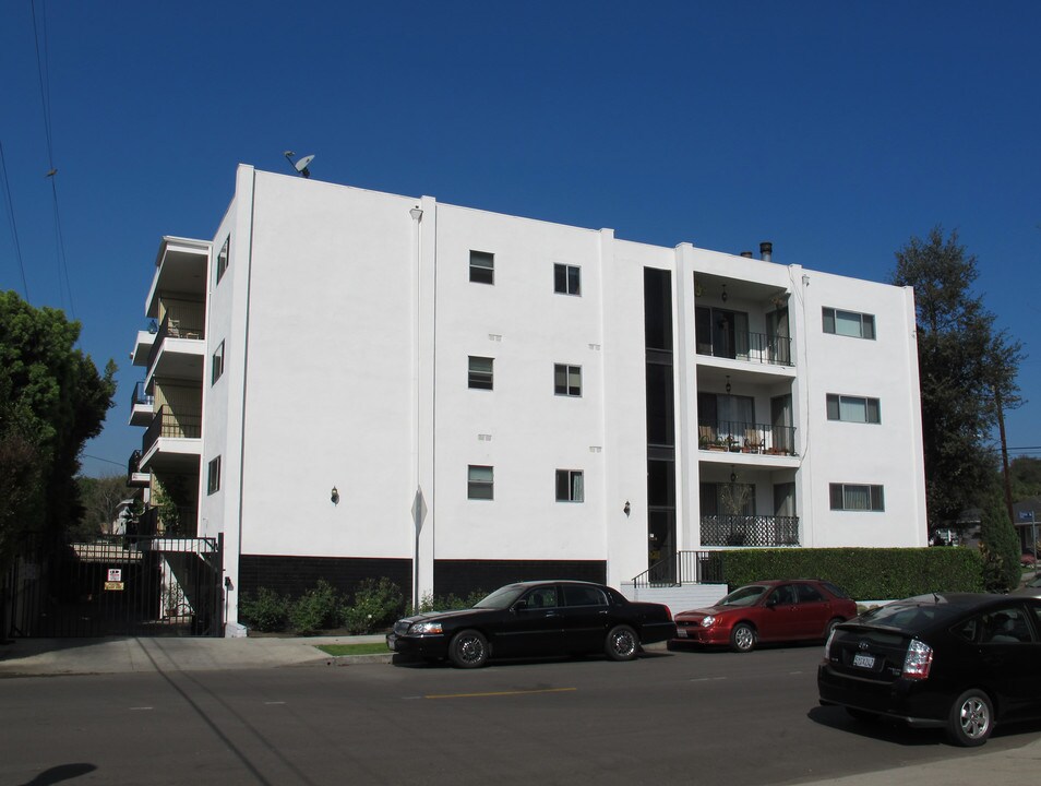 10500 Moorpark St in Toluca Lake, CA - Building Photo