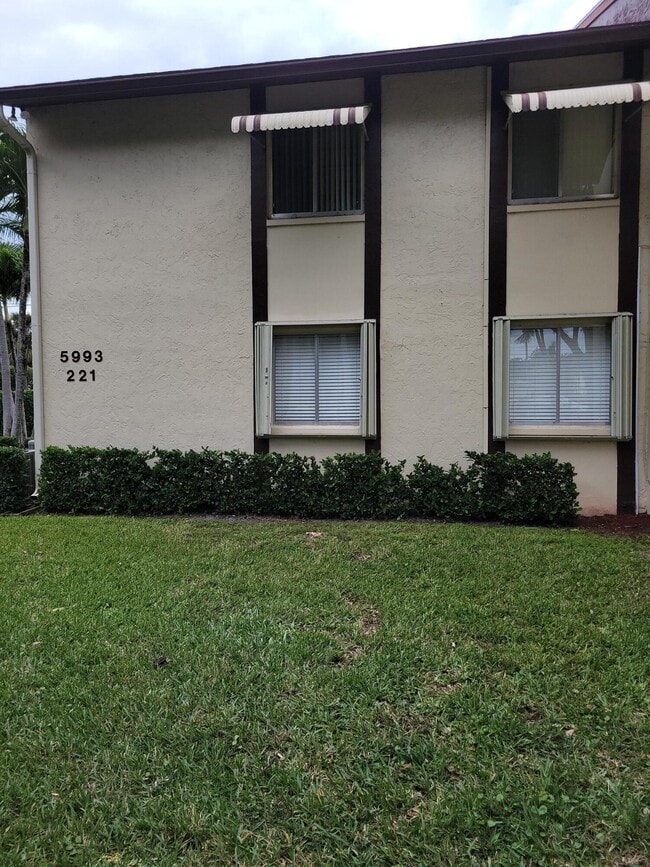 5993 La Pinata Blvd in Greenacres, FL - Building Photo - Building Photo