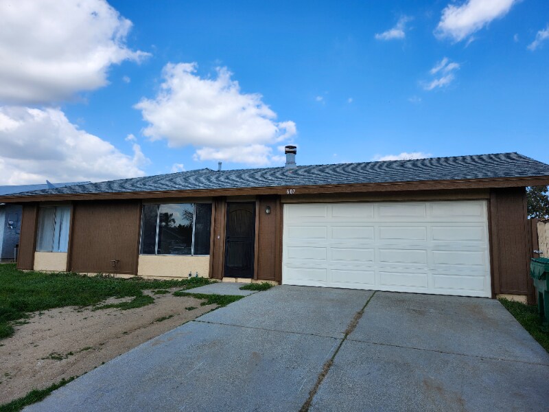 706 Preferred Ln in Banning, CA - Building Photo