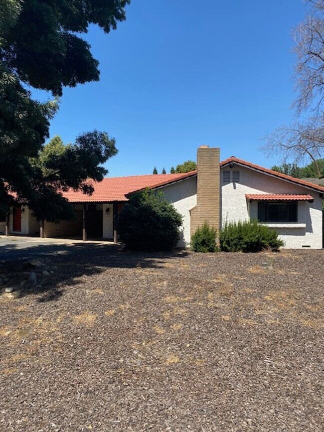 2520 Alamo Ave.-Unit -2520 Alamo #1 in Chico, CA - Building Photo - Building Photo