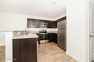 512 Eiseman Wy in Jacksonville, FL - Building Photo - Building Photo