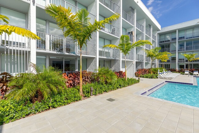 Alture Westland in Hialeah, FL - Building Photo - Building Photo