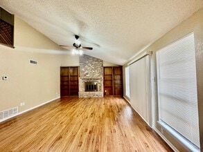 8105 Baylark Dr in Corpus Christi, TX - Building Photo - Building Photo