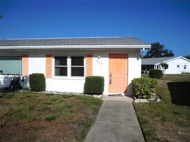 1902 Andover St in Sun City Center, FL - Building Photo