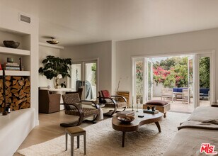 6435 Zumirez Dr in Malibu, CA - Building Photo - Building Photo