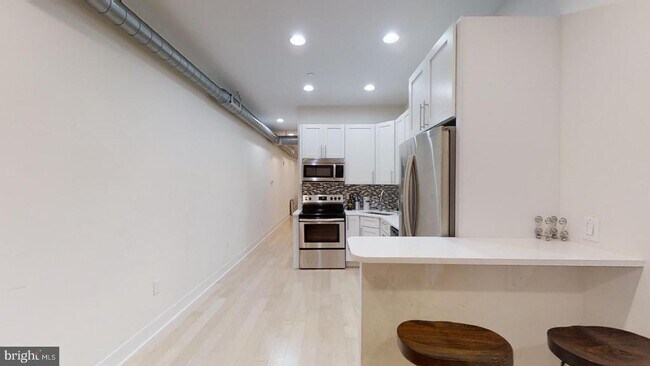 1305 Locust St in Philadelphia, PA - Building Photo - Building Photo