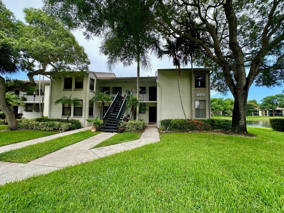 1244 S Military Trail in Deerfield Beach, FL - Building Photo