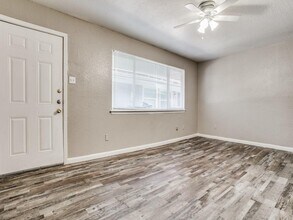 624 N Lancaster Ave-Unit -203 in Dallas, TX - Building Photo - Building Photo