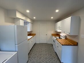 6035 Oakwood Ave, Unit 6035 Oakwood Apt. 2 in Cincinnati, OH - Building Photo - Building Photo