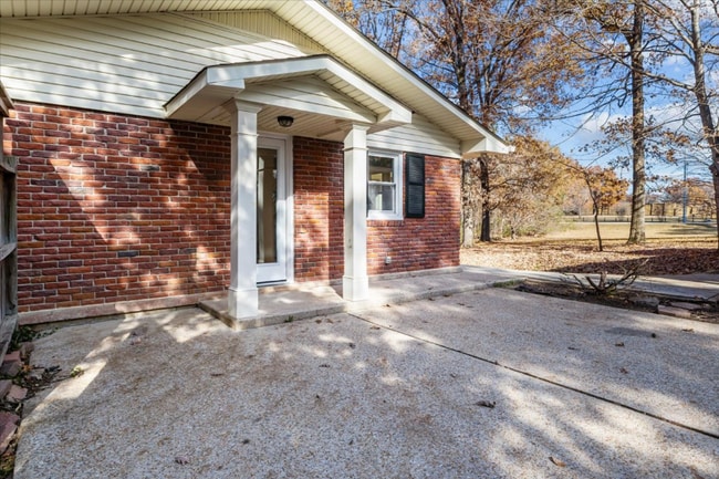 205 Gum Branch Rd in Burns, TN - Foto de edificio - Building Photo