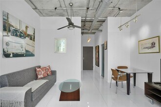 2001 Biscayne Blvd, Unit 3213 in Miami, FL - Foto de edificio - Building Photo