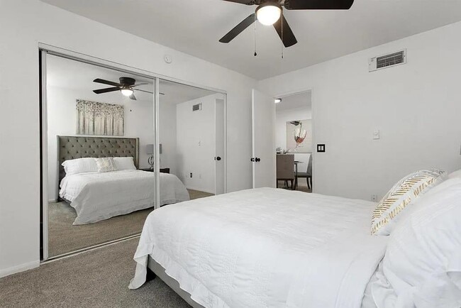 830 W Lincoln Ave in Escondido, CA - Building Photo - Building Photo