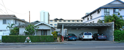 909-911 McCully St in Honolulu, HI - Building Photo - Building Photo