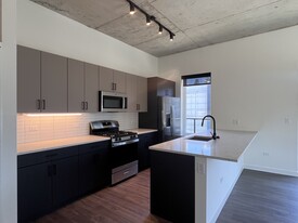 757 N Orleans St, Unit 605 -2 in Chicago, IL - Building Photo